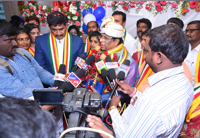 Bro Andrew Richard wonderfully celebrates his 57th Birthday amidst a large number of devotees and social organisations here on Tuesday 16th, 2018 in Bangalore with the myriad of wishes.